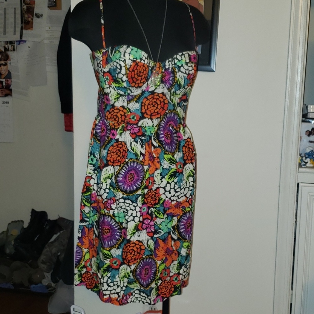 Dress - Picture 5 of 5